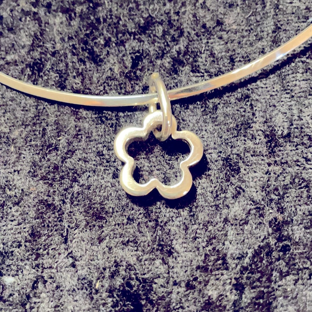 950 Silver flower charm or small pendant